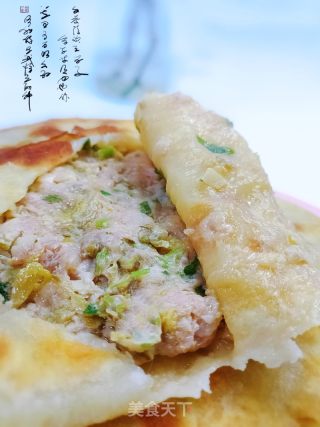 猪肉酸菜馅饼的做法步骤：1