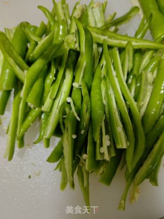 青椒牛肉的做法步骤：2