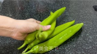 虾滑酿青椒的做法步骤：1