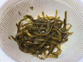 洋葱炒海带丝的做法步骤：2