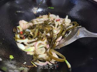洋葱炒海带丝的做法步骤：4