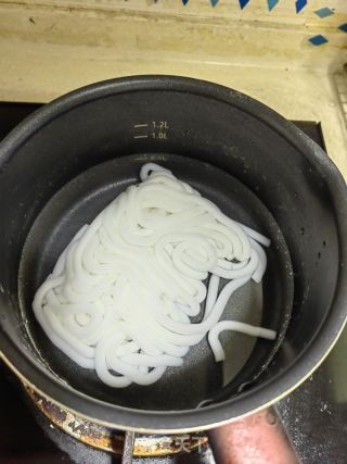 酸辣土豆粉的做法步骤：1