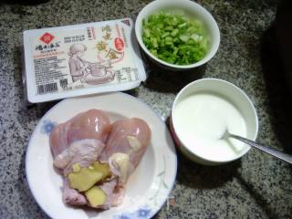 芹菜鸡琵琶腿豆腐羹的做法步骤：1