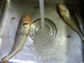 小黄鱼煮粉丝的做法步骤：3