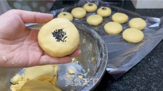 肉松芝士南瓜饼的做法步骤：13