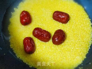地瓜小米粥的做法步骤：2