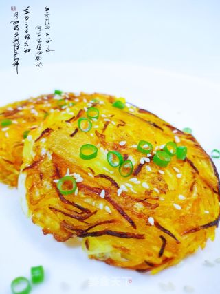 土豆丝鸡蛋饼的做法步骤：1
