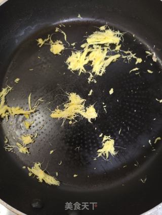 姜丝荆芥煎蛋的做法步骤：1