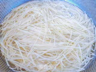 酸辣土豆丝的做法步骤：2