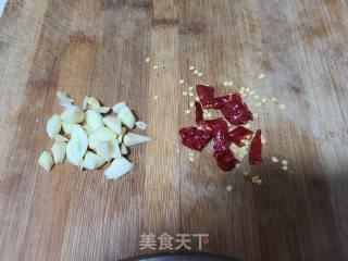 芹菜炒豆腐皮的做法步骤：4