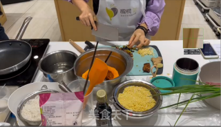 西班牙混合橄榄南瓜蒸糯米牛肉的做法步骤：2
