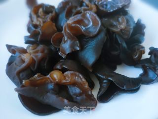 木耳炒白菜的做法步骤：4