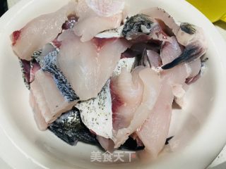 麻辣香水鱼的做法步骤：2