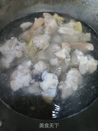 黑豆炖猪脚的做法步骤：3