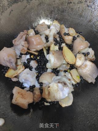 黑豆炖猪脚的做法步骤：8