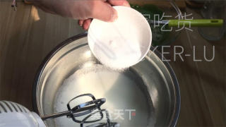 椰香抹茶瑞士卷，手把手教你做蛋糕卷，清新抹茶香与椰香交融。的做法步骤：9