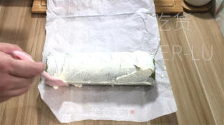 椰香抹茶瑞士卷，手把手教你做蛋糕卷，清新抹茶香与椰香交融。的做法步骤：34