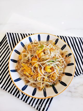 脆爽入味豆芽炒鸡蛋的做法步骤：8