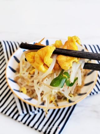 脆爽入味豆芽炒鸡蛋的做法步骤：10