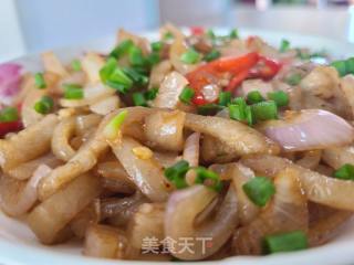 洋葱炒猪皮的做法