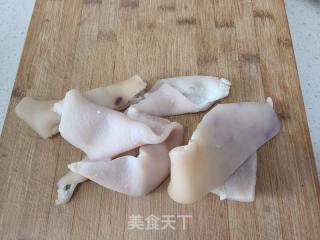 洋葱炒猪皮的做法步骤：2