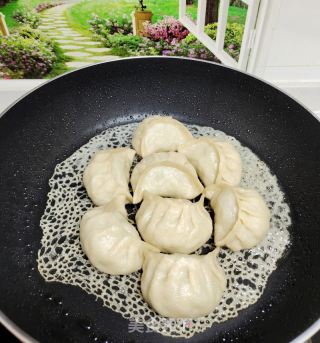 自制冰花煎饺的做法步骤：7