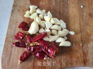芹菜炒猪皮的做法步骤：5