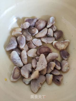菱角胡萝卜排骨汤的做法步骤：3