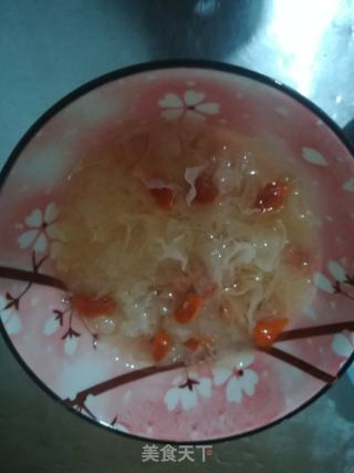 银耳枸杞汤的做法步骤：4