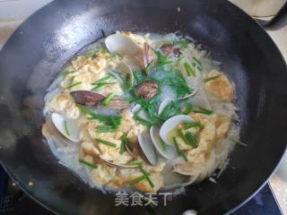 鸡蛋萝卜丝蛤蜊汤的做法步骤：9
