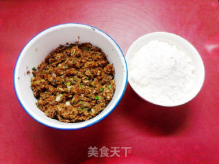 笋干腊肉团子的做法步骤：1