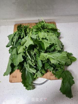 雪里红炒鸡蛋的做法步骤：1