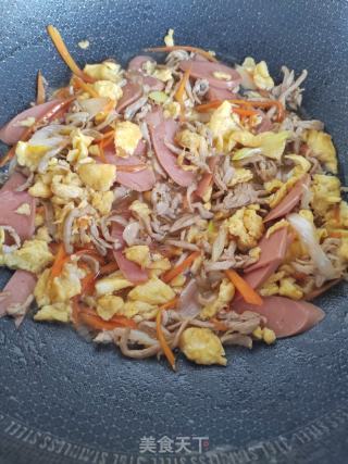 肉丝鸡蛋炒面的做法步骤：9