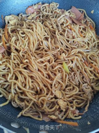 肉丝鸡蛋炒面的做法步骤：11