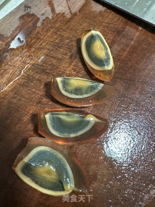 上汤皮蛋娃娃菜汤的做法步骤：2