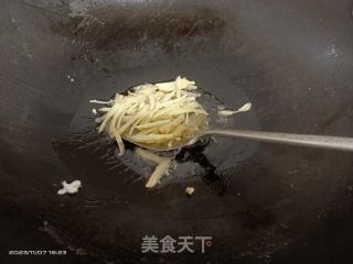 焖罗非鱼的做法步骤：2