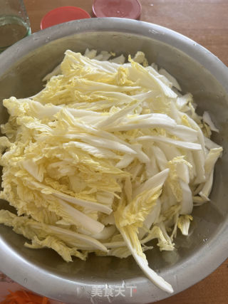 酸辣白菜开胃菜的做法步骤：2
