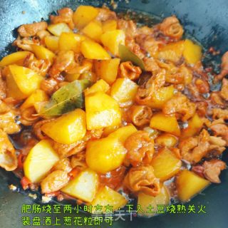 土豆烧肥肠的做法步骤：7