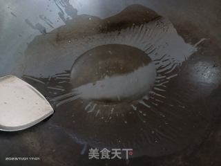 小葱炒鸡蛋的做法步骤：2