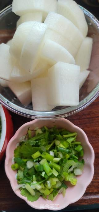 清汤牛腩炖白萝卜的做法步骤：6