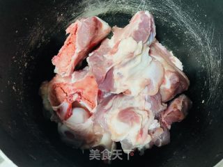 酱香孜然大骨的做法步骤：1