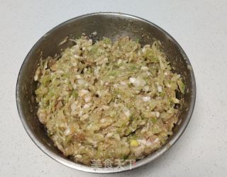 萝卜蒸饺的做法步骤：1