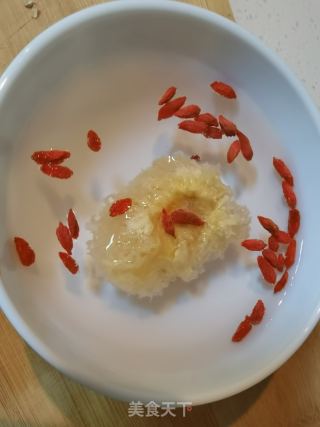 雪梨银耳红枣羹的做法步骤：2