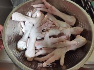 柠檬泡椒无骨鸡爪的做法步骤：1