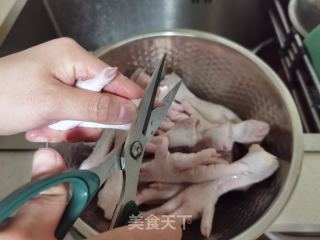 柠檬泡椒无骨鸡爪的做法步骤：2