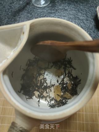 姜枣玫瑰奶茶的做法步骤：3