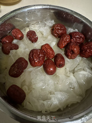 红枣银耳汤的做法步骤：2