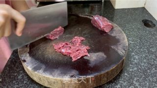 番茄炒鸡蛋牛肉的做法步骤：1