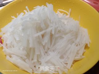 萝卜炒牛肉的做法步骤：2