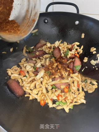 腊肉炒萝卜干的做法步骤：8